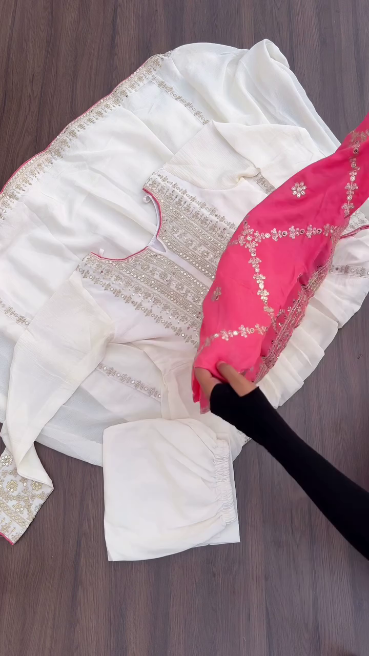 Women's Rani Pink Velvet Dupatta with Rust Embroidery - Image 4