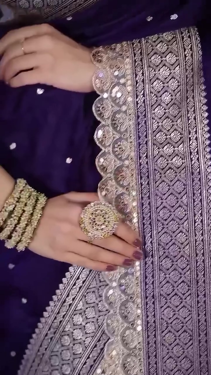 Embellished Embroidered Saree With Blouse Piece - Image 9