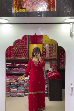 Women Floral Embroidered Regular Kurta with Palazzos & With Dupatta