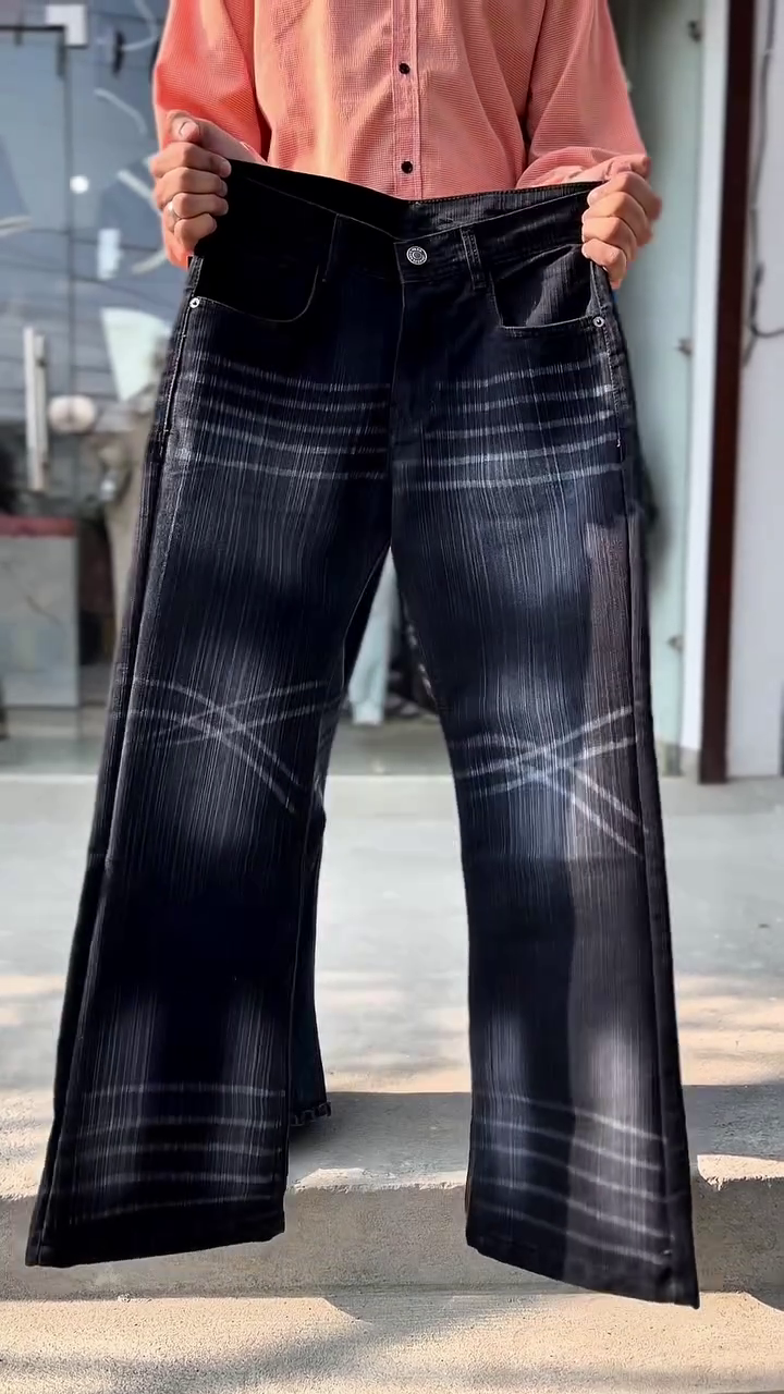 Men Wide Leg Mid-Rise Mildly Distressed Heavy Fade Jeans